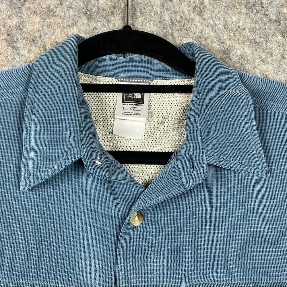 The North Face Men's Blue Button Up Short Sleeve Outdoor Activewear Shirt - Sz L